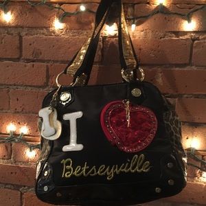 I love Betseyville shoulder bag ❤️